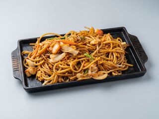 A82. Spaghetti con frutti di mare alla piastra*