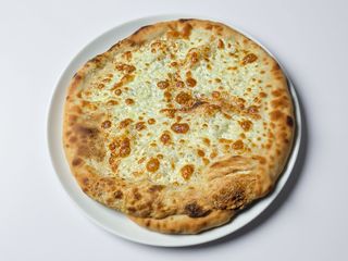 Componi la tua pizza a base bianca 