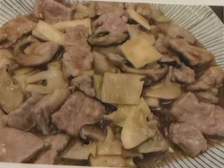 102 Manzo con funghi e bambù
