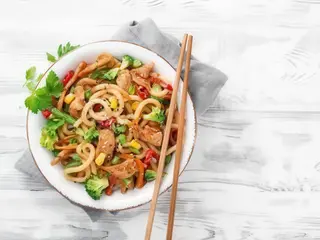 79 Udon con maiale