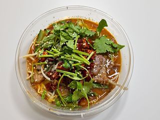 154 Zuppa di manzo piccante (piccolo)