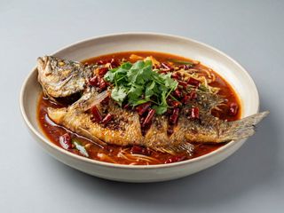 171 Branzino alla griglia con zuppa piccante