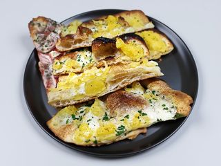 Pizza alla pala con patate 