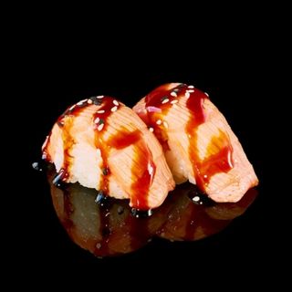 60. Flambè sake nigiri