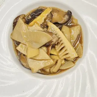 331. Bambù e funghi saltati
