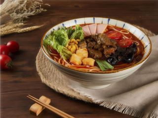 037-  Spaghetti di riso con zuppa pomodoro e controfiletto