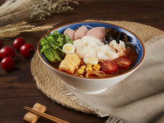 022-  Spaghetti di riso con zuppa pomodoro e pesce