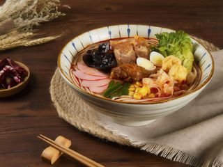 029-  Spaghetti di riso con zuppa piccante speziata 