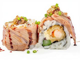 Uramaki beef roll