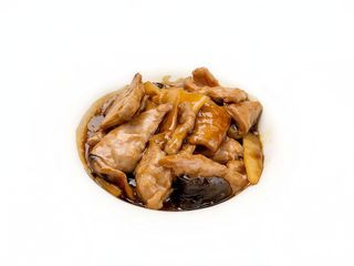 Manzo con bambù e funghi