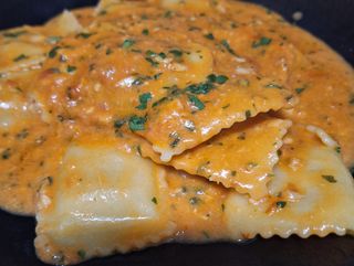 Raviolacci alla cernia al sugo di crostacei