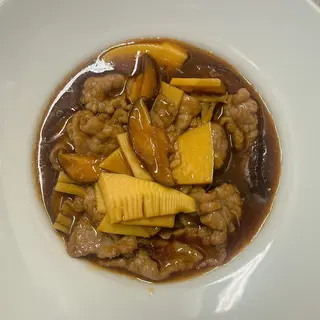 Manzo con bambu funghi