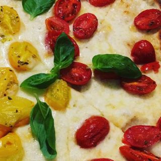 Pizza giallo rossa