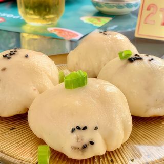 204 Ravioli di carne brasati della casa sheng jiian bao 上海鲜肉生煎包