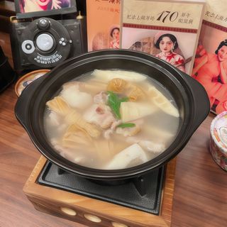 803 Zuppa shanghanese con carne marinato e bambu 本帮腌笃鲜