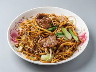 302. Udon saltato con vitello e verdure