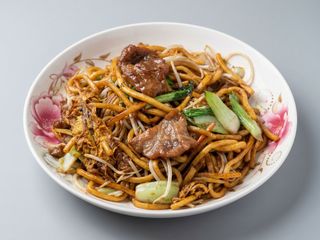 302. Udon saltato con vitello e verdure