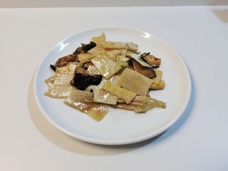 97 Bambu con funghi in salsa d'ostrica