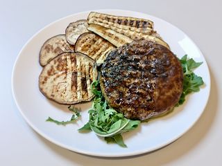 Hamburger di Fassona 200g al Piatto con Contorno