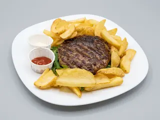 Hamburger di Black Angus 200g al Piatto con Contorno