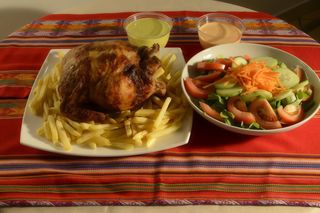 Pollo a la brasa intero completo + una bibita grande da 1.5 L