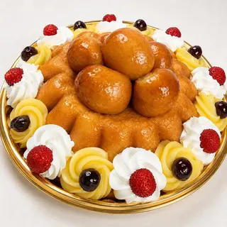 Torta Babà chantilly e fragoline panna e amarene 1kg circa