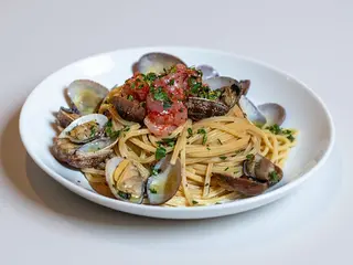 Ricci, vongole e gambero rosso
