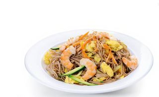 140. Yaki soba con gamberi