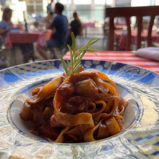 Tagliatelle al sugo di coda alla vaccinara