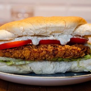 CHICKEN CRUNCH BUN