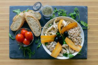 Tiepida di pollo e ceci