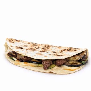 Hamburger di manzo,crema di porcini scamorza affumicata,rucola,verdure