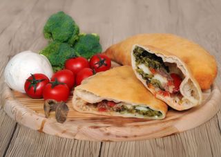 Rape, mozzarella, pomodorini al filo, alici salate, pepe