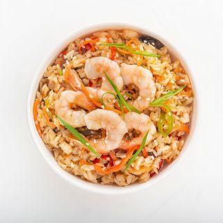 Riso con gamberetti e pollo con salsa di soia