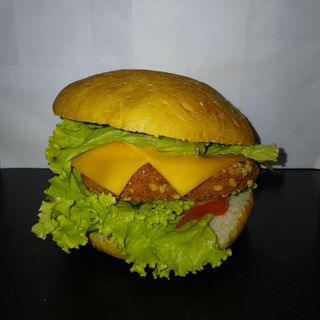 Special chicken burger con patatine, bevanda e salsa a scelta