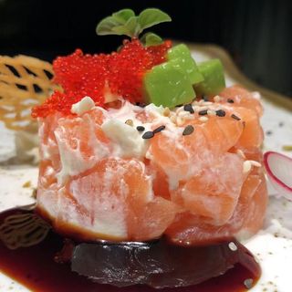 38. Tartare di salmone e Philadelphia
