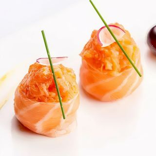 47. Spicy salmon gunkan