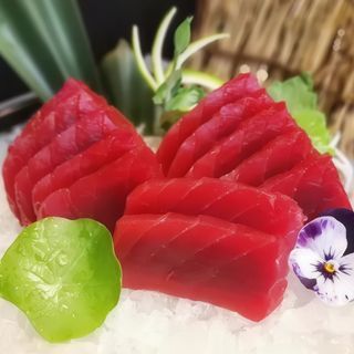 61. Sashimi tonno