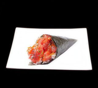 T73. Spicy tuna temaki - 2 pezzi