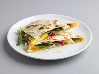 Piadina con bresaola, grana, rucola, olio e limone