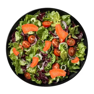 Insalata con salmone affumicato, pachino e scaglie di grana