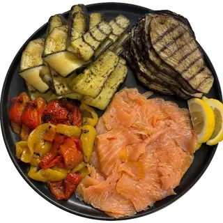 Salmone Affumicato 200gr con 3 contorni a scelta