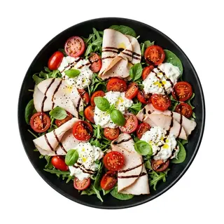 Insalata con fesa di tacchino, stracciatella, pachino e glassa aceto