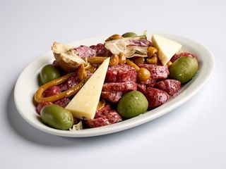 1102. Salamini sott'olio, caciotta e funghi olio