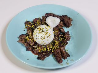 Tagliata di manzo 350 g burrata e pistacchio