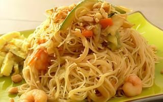 112. Spaghetti di riso saltati con gamberetti