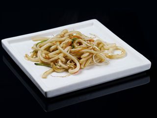 128 YAKI UDON CON VERDURE