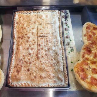 Ciaccino ripieno con salsiccia e patatine maxi