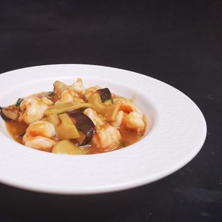 136. Gamberi con funghi e bambù