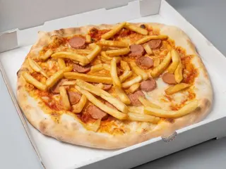 Pizza wurstel patatine